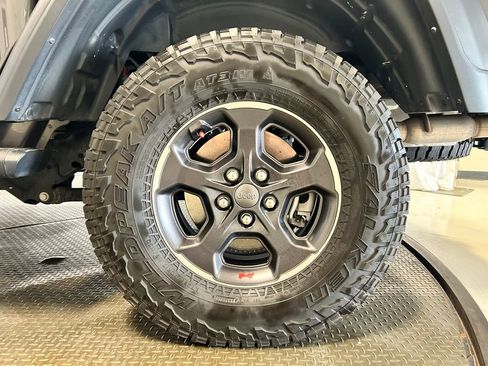 Used 2023 Jeep Gladiator Rubicon w/ Cold Weather Group AWD/4WD image 28