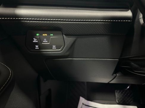 Used 2025 Volkswagen Atlas Cross Sport SE image 17