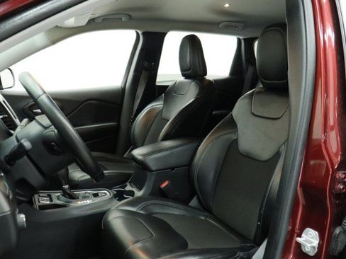 Used 2019 Jeep Cherokee Latitude Plus FWD image 8