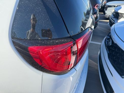 Used 2018 Chrysler Pacifica LX w/ Tire & Wheel Group image 7