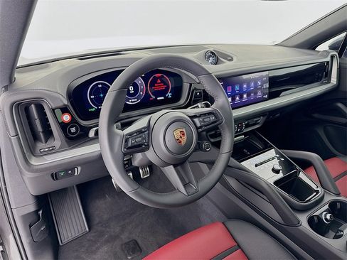 New 2026 Porsche Cayenne S image 4
