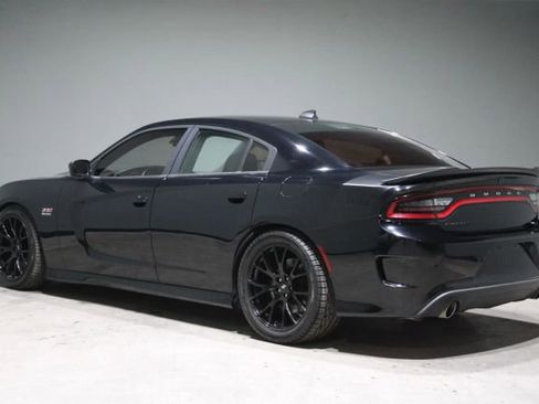 Used 2017 Dodge Charger R/T image 3