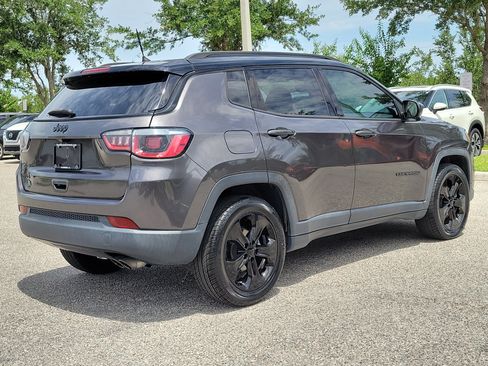 Used 2018 Jeep Compass Latitude FWD image 5