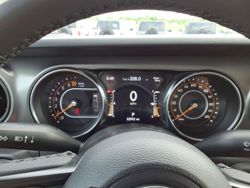 Used 2023 Jeep Gladiator Sport AWD/4WD image 17