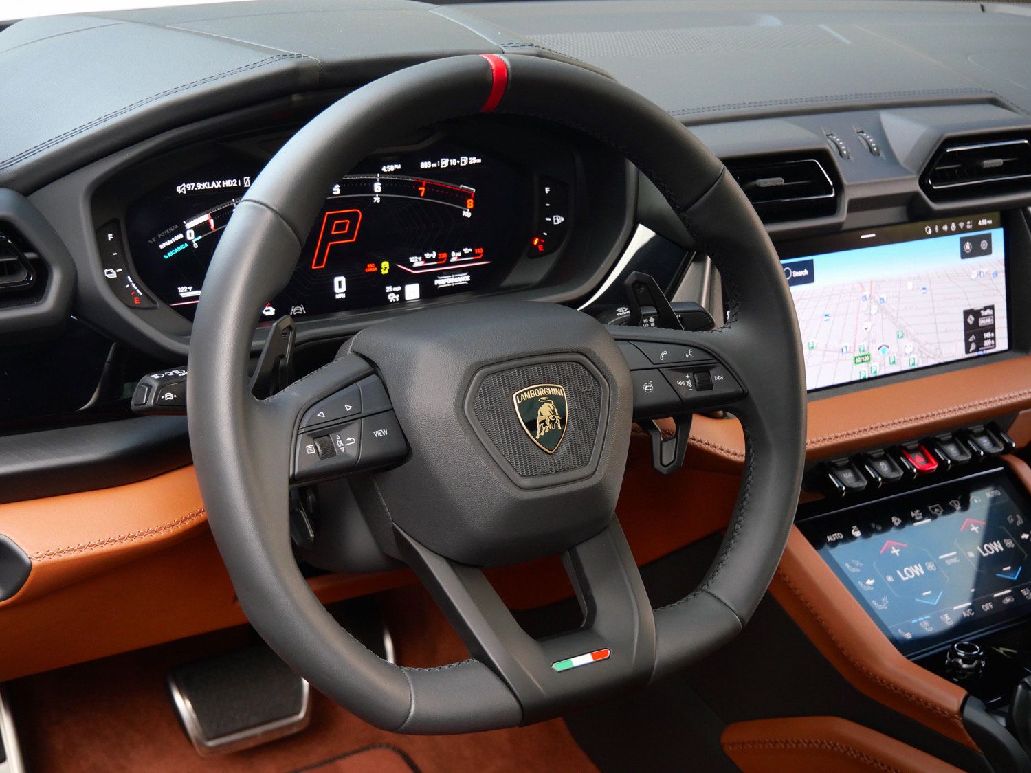 Used 2026 Lamborghini Urus SE AWD/4WD image 15