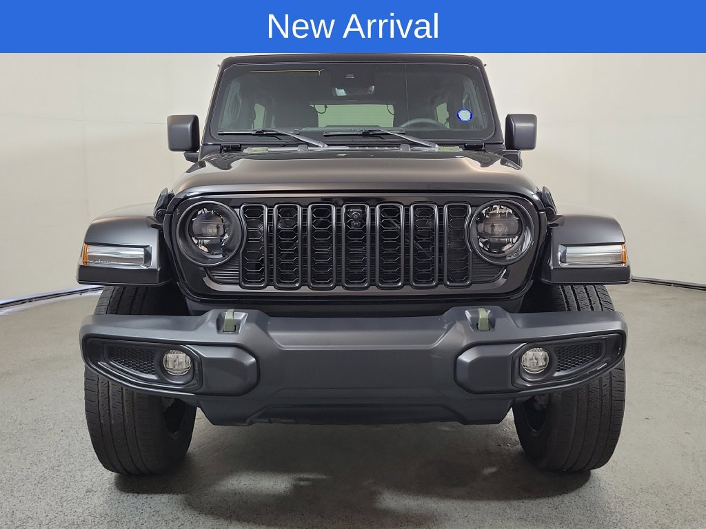 Used 2024 Jeep Wrangler Unlimited Sahara w/ Technology Group AWD/4WD image 2