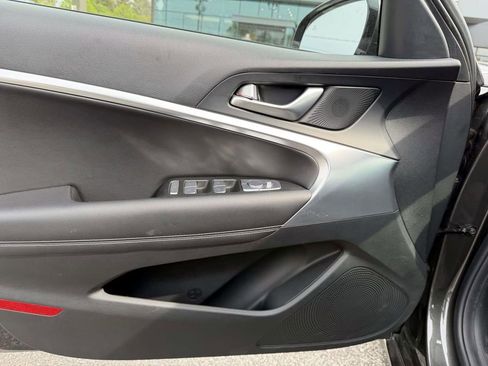 Certified 2025 Genesis G70 2.5T AWD/4WD image 17