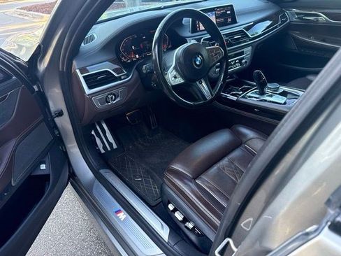 Used 2022 BMW 740i w/ M Sport Package RWD image 16