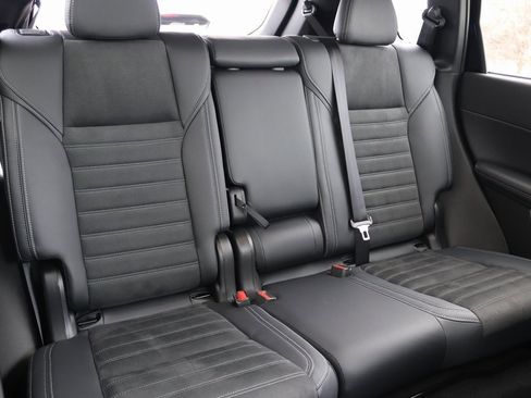 Used 2025 Mitsubishi Outlander SE image 29