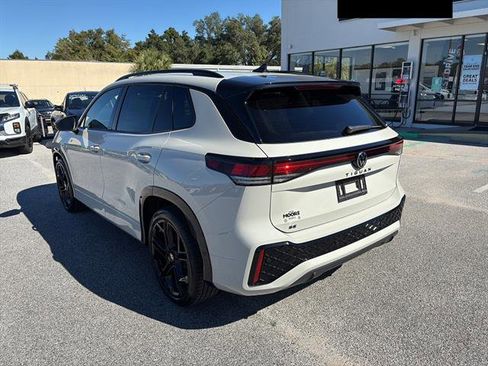 New 2026 Volkswagen Tiguan SE R-Line image 4