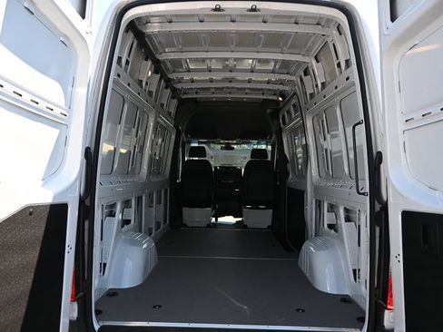 Used 2025 Mercedes-Benz Sprinter 2500 image 28