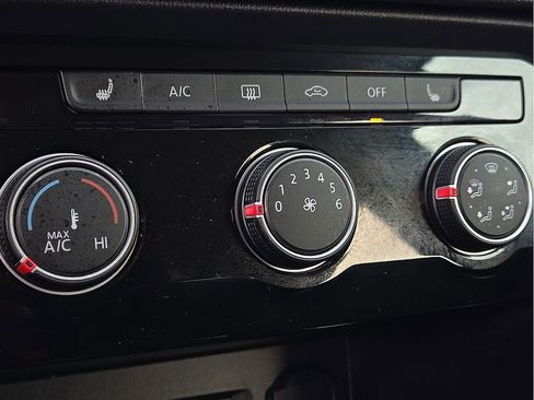 Used 2023 Volkswagen Taos SE image 15