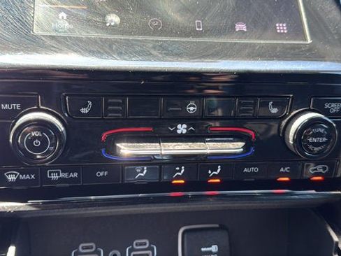 Certified 2025 Jeep Grand Cherokee Altitude AWD/4WD image 21