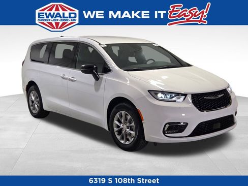 New 2026 Chrysler Pacifica Select image 1