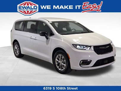 New 2026 Chrysler Pacifica Select