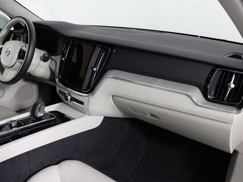 Certified 2025 Volvo V60 B5 Cross Country Plus image 22