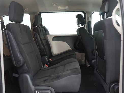 Used 2018 Dodge Grand Caravan SE image 11