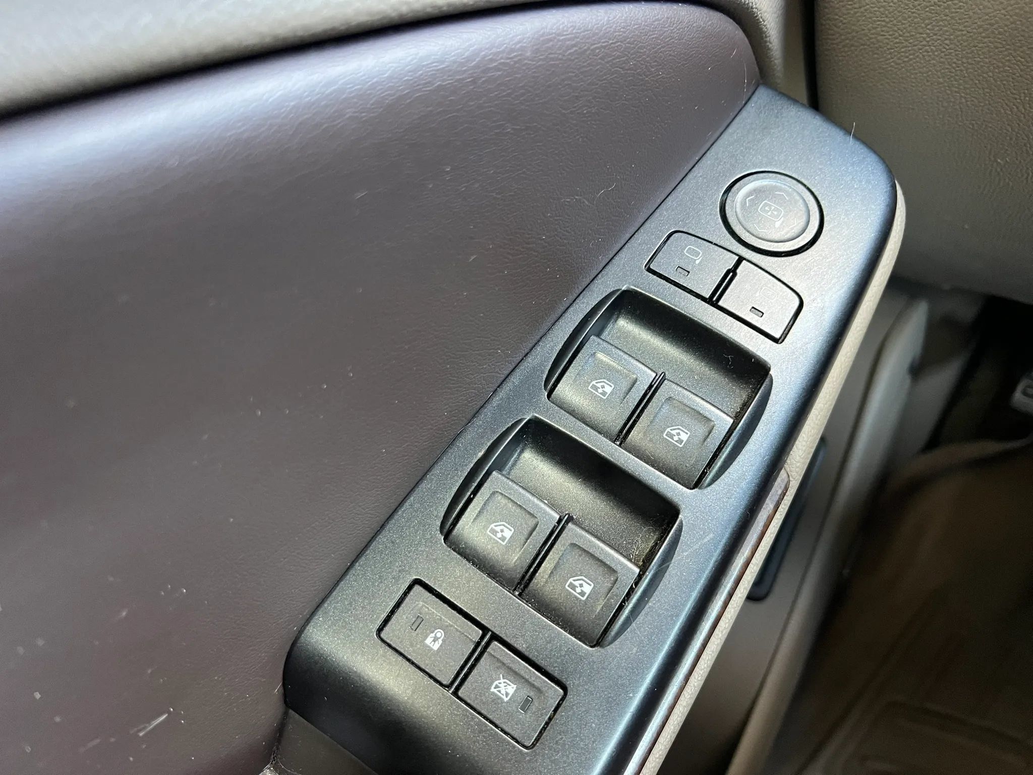 Used 2016 Chevrolet Suburban LT RWD image 60