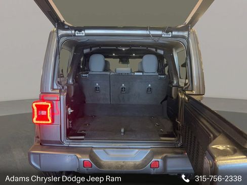 Used 2025 Jeep Wrangler Unlimited Sahara AWD/4WD image 8