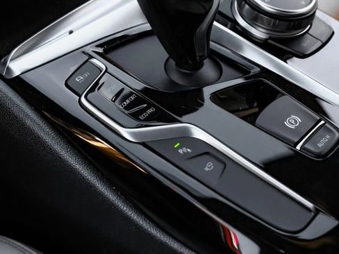 Used 2019 BMW 540i w/ Executive Package image 32