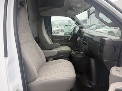 New 2025 Chevrolet Express 4500 w/ Power Convenience Package image 32