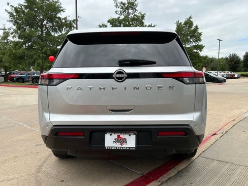 Used 2025 Nissan Pathfinder SV FWD image 6