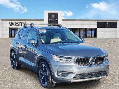 Used 2019 Volvo XC40 T5 Momentum
