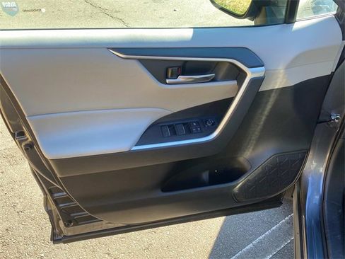 Used 2022 Toyota RAV4 XLE image 12