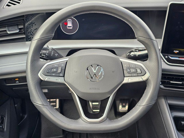 Used 2025 Volkswagen Tiguan SE R-Line AWD/4WD image 25