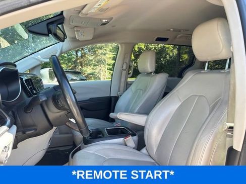 Used 2017 Chrysler Pacifica Touring-L Plus FWD image 6