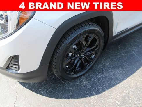 Certified 2021 GMC Terrain SLE w/ Driver Convenience Package FWD image 3
