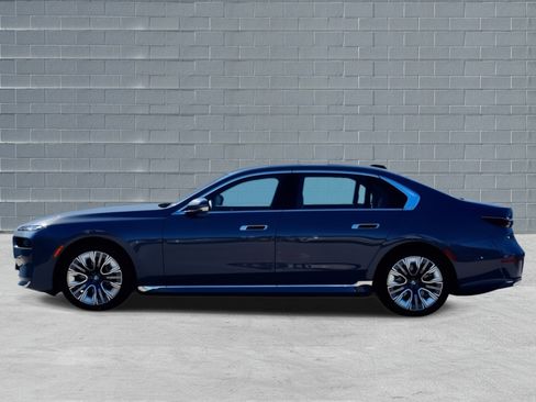 Used 2025 BMW i7 xDrive60 w/ Executive Package image 4