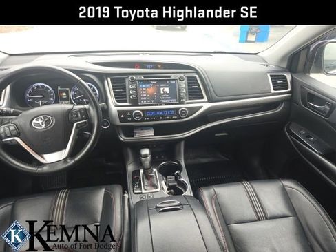 Used 2019 Toyota Highlander SE image 13