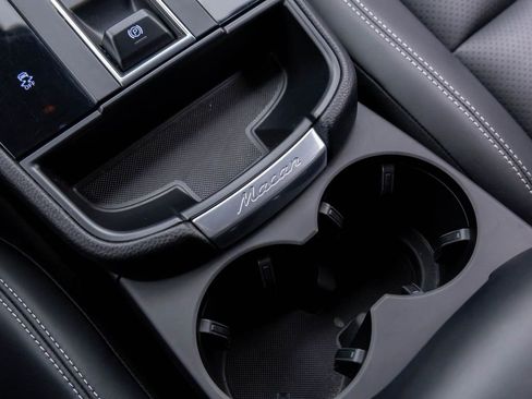 Used 2022 Porsche Macan S image 28