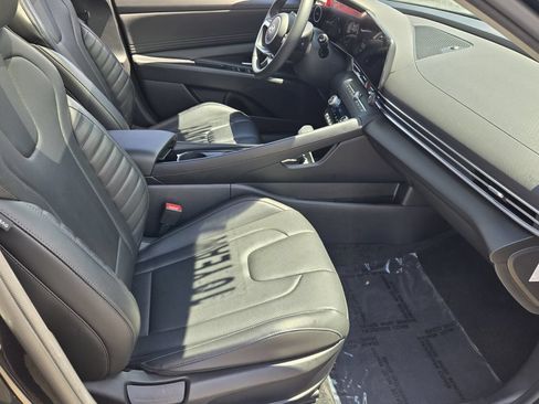 Certified 2024 Hyundai Elantra Limited FWD image 16