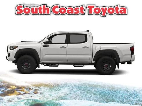 Used 2017 Toyota Tacoma TRD Sport w/ Tow Package (A/T) image 3