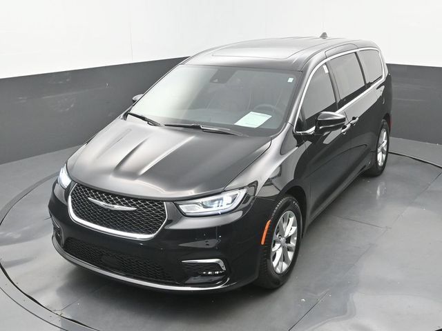 Used 2026 Chrysler Pacifica Limited FWD image 31