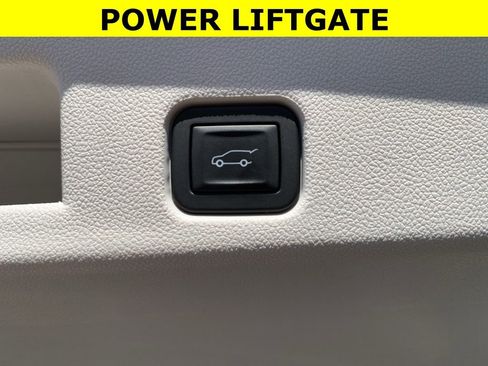 Used 2024 GMC Acadia Denali image 21