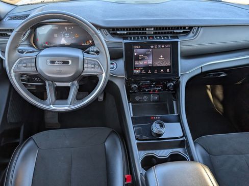 Used 2024 Jeep Grand Cherokee L Laredo image 10