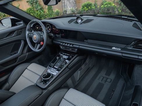 Used 2023 Porsche 911 50th Anniversary Edition image 15