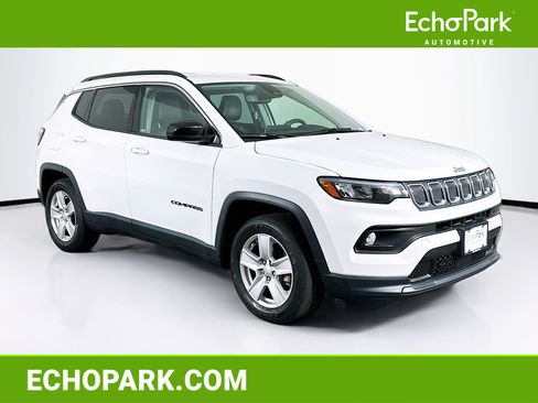 Used 2022 Jeep Compass Latitude FWD image 1