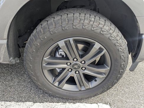 Used 2022 Ford F150 Lariat image 11