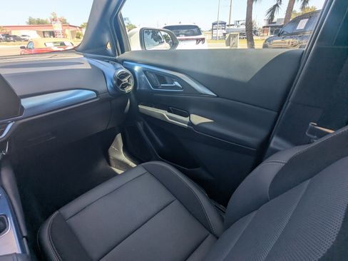 Used 2025 Chevrolet Equinox EV LT FWD image 18