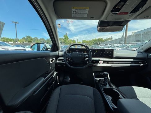 Used 2025 Kia K4 LXS FWD image 33