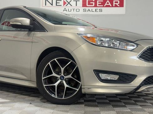 Used 2015 Ford Focus SE w/ SE Sport Package FWD image 4