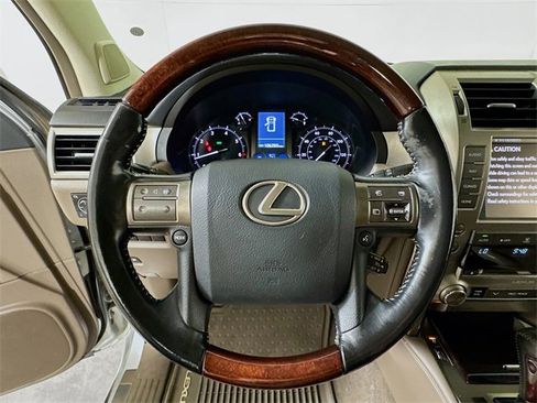 Used 2017 Lexus GX 460 image 9