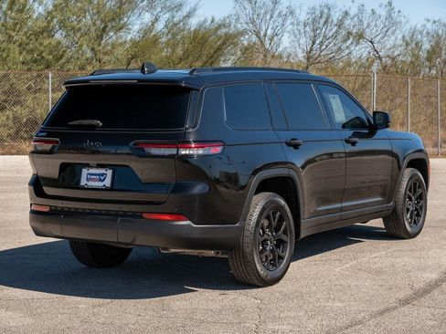 Used 2025 Jeep Grand Cherokee L Altitude image 7