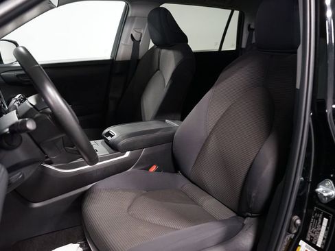 Certified 2024 Toyota Highlander LE image 6