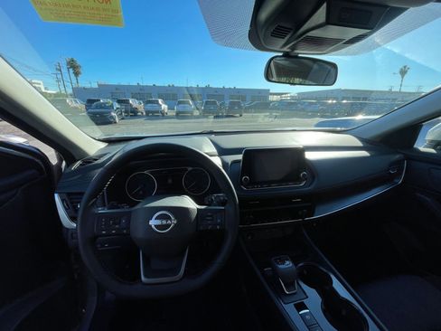 Used 2025 Nissan Rogue SV image 33