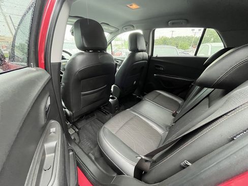 Used 2017 Chevrolet Trax LT w/ LT Convenience Package AWD/4WD image 13